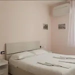 I-host - Della Torre 32 *